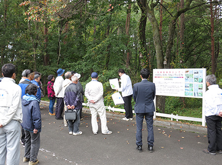 緑地について解説中
