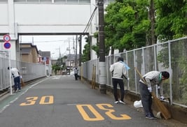 SII大野事業所地域清掃_活動中トリミング2