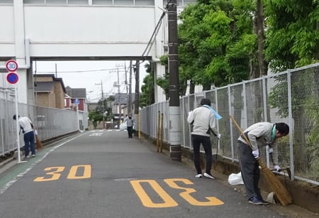 SII大野事業所地域清掃_活動中トリミング2