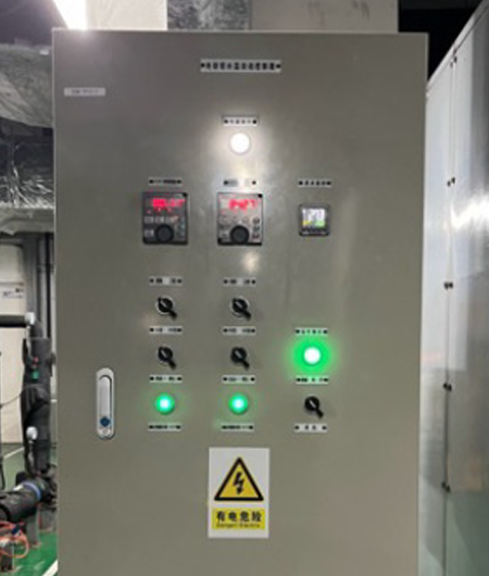 Control panel of the chilled/heated water system