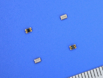 音叉型水晶振動子内蔵発振器　SN-20S