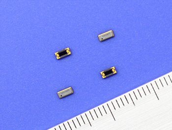 音叉型水晶振動子内蔵発振器　SH-32S